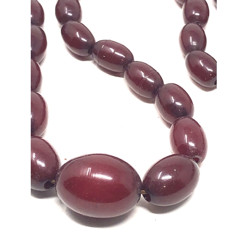 79 - Cherry amber bakelite necklace good internal streaking weight 22.5g