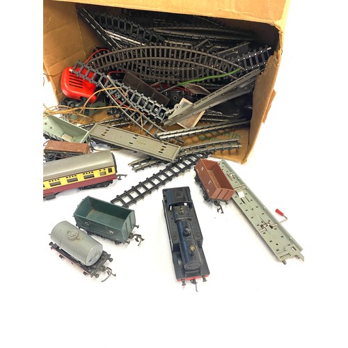 148 - Triang train track, model pieces etc
