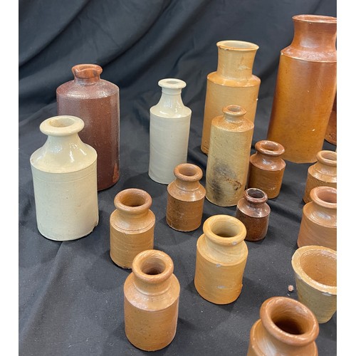 893 - Large selection of vintage earthenware pots