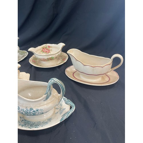 890 - Selection of Vintage and later gravy/ sauce boats