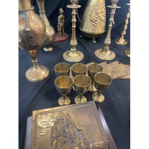 895 - Large selection of assorted brass ware includes Candle sticks, Brass jug, knocker etc