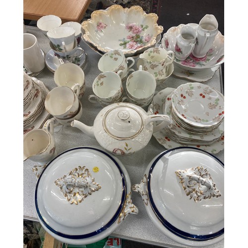 904 - Large selection of pottery to include part tea services, tureens, bowls, dishes etc