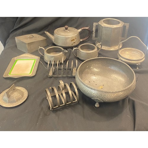 798 - Selection of assorted Pewter items to include tea pot etc