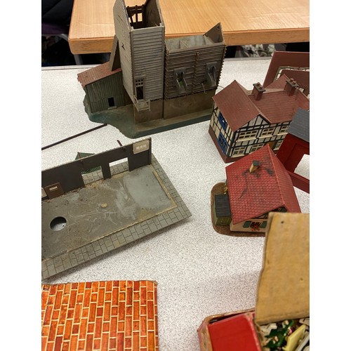 816 - Vintage railway buildings / set with scene animals / people etc