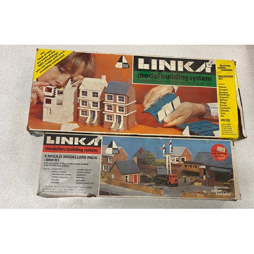 838 - Thomas Salter link model building system 8001,  8041