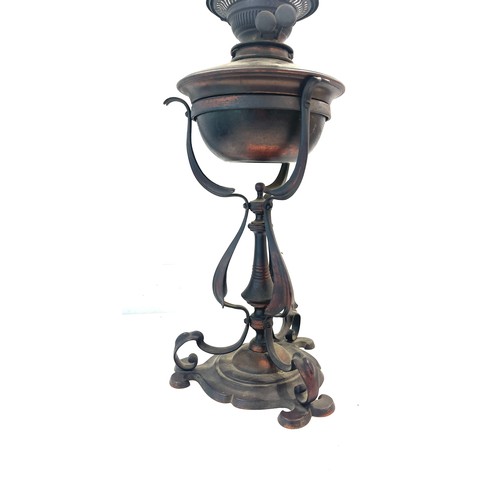 654 - Antique art Nouveau / arts and crafts Hinks brass oil lamp, approximate height: 27 inches including ... 