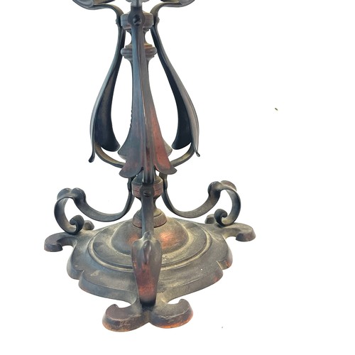 654 - Antique art Nouveau / arts and crafts Hinks brass oil lamp, approximate height: 27 inches including ... 