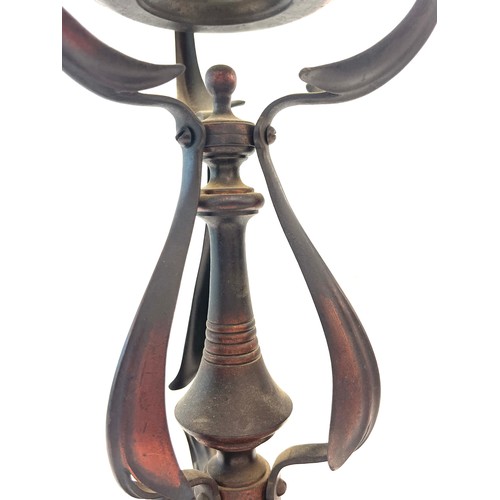 654 - Antique art Nouveau / arts and crafts Hinks brass oil lamp, approximate height: 27 inches including ... 