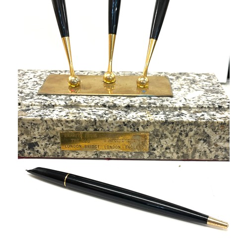 677 - Granite from the old London bridge desk set, to include Parker 51 fountain pen, ballpoint pen