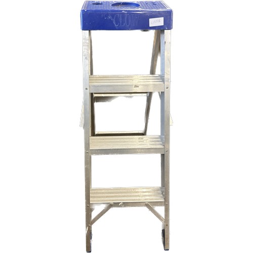 961 - Pair of Clow paining low ladders, approximate height 40 inches