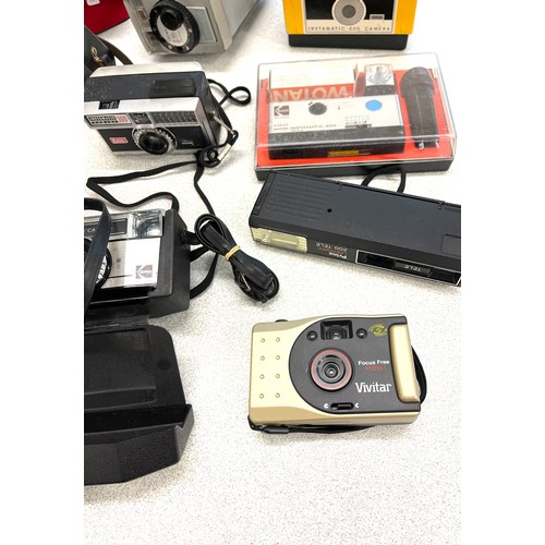 828 - Selection vintage cameras and camera equipment to include Kodak Instamatic 200, 300, Rollei 200 etc ... 