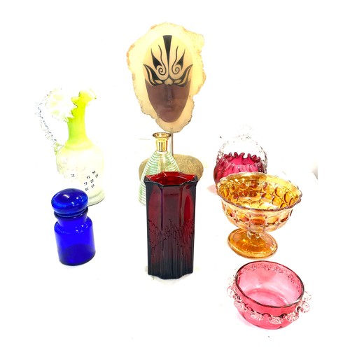 831 - Selection of collectable glassware to include carnival glass, Julianna collection etc