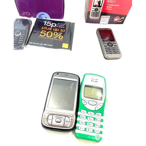 636 - Collection of phones includes Nokia, Sony, Vodafone etc