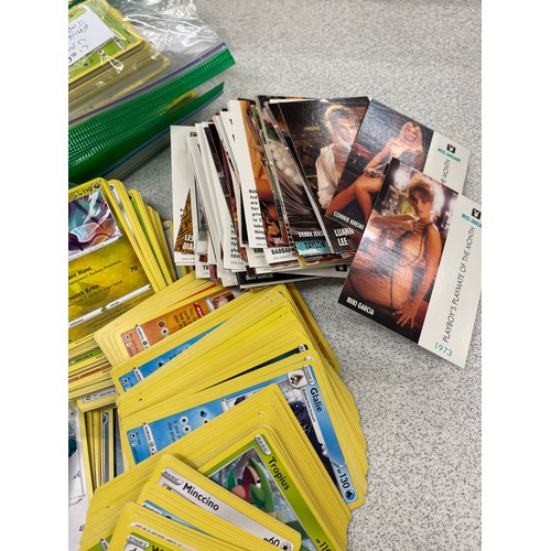 663 - Large selection of Pokemon trading cards includes Japanese, Energy cards etc