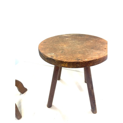 812 - 2 Vintage wooden stools