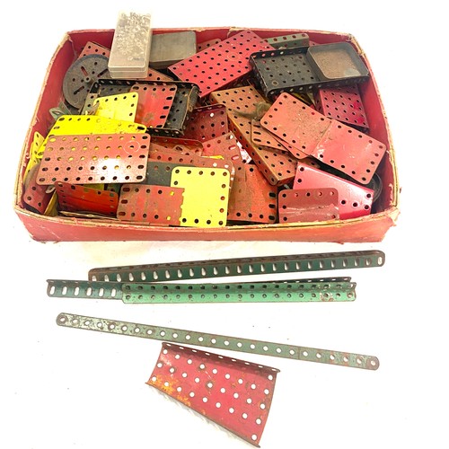 818 - Selection of vintage Meccano pieces