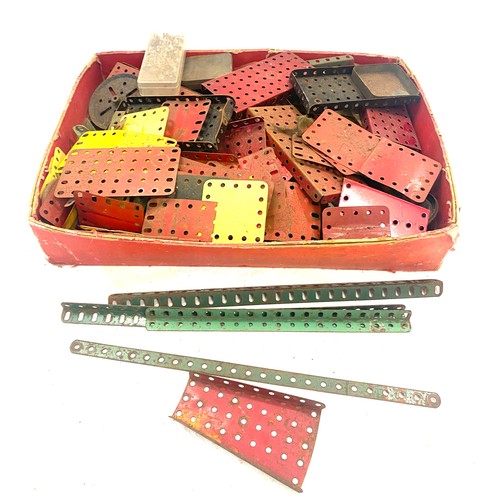 818 - Selection of vintage Meccano pieces