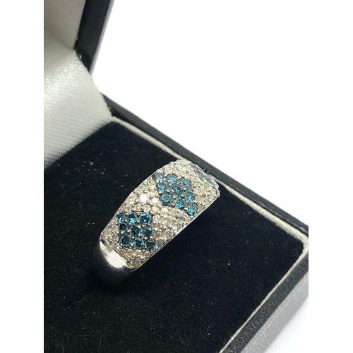 92 - 9ct white gold blue & white diamond ring weight 4.7g