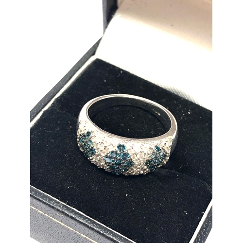 92 - 9ct white gold blue & white diamond ring weight 4.7g