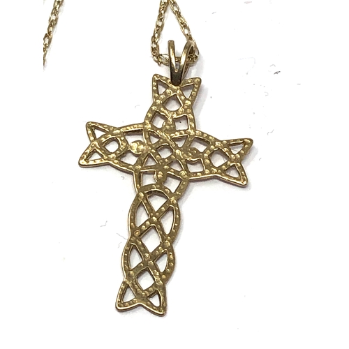 96 - 9ct gold celtic cross pendant necklace weight 1.8g