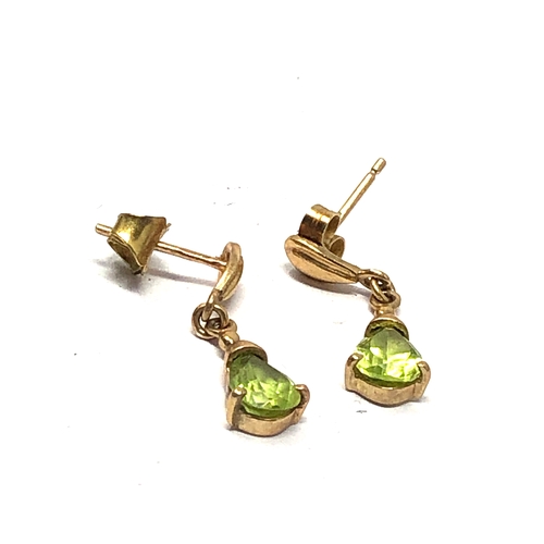 104 - 9ct gold peridot earrings measure approx 2.2cm drop weight 1.7g