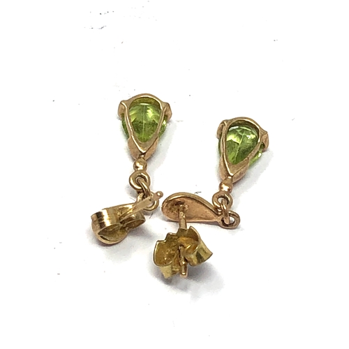 104 - 9ct gold peridot earrings measure approx 2.2cm drop weight 1.7g