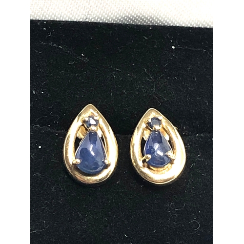 105 - 9ct gold sapphire earrings measure approx 1.2cm drop weight 2g