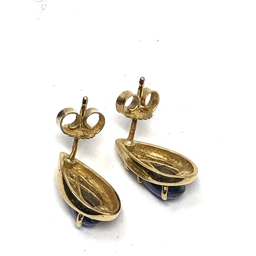 105 - 9ct gold sapphire earrings measure approx 1.2cm drop weight 2g