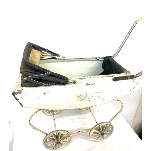 938 - Victorian pram, approximate measurements: Height 18 inches, Length 20 inches, Depth 9 inches