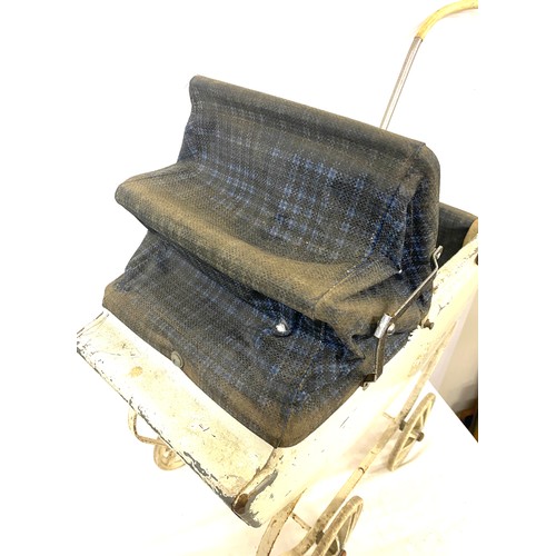 938 - Victorian pram, approximate measurements: Height 18 inches, Length 20 inches, Depth 9 inches