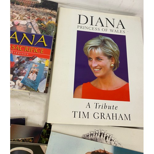 752 - Selection of Royal Memorabilia includes Books on Princess Diana, 25 magazines and a selection of new... 