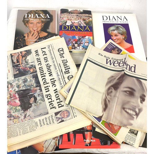 752 - Selection of Royal Memorabilia includes Books on Princess Diana, 25 magazines and a selection of new... 