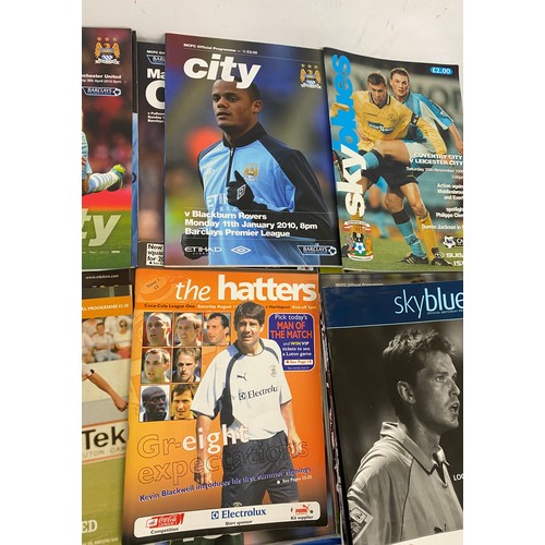 943 - Large selection of over 120 football programs 1990-2022, 33 home clubs mostly premiership