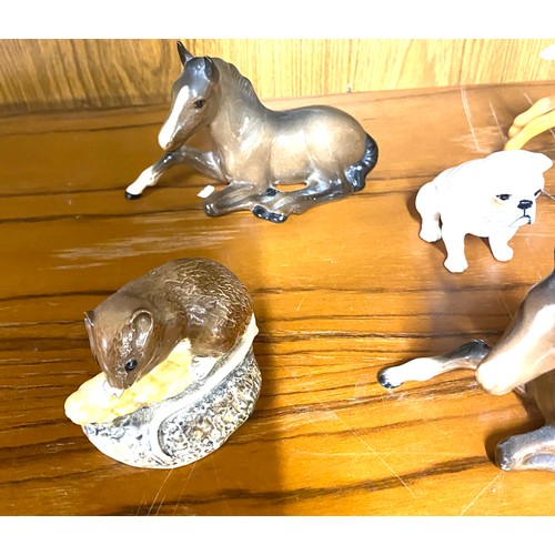 743 - Selection 6 Beswick animal ornaments to include Foul's, Badger, Field mouse, Bulldog, all in good ov... 