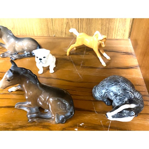 743 - Selection 6 Beswick animal ornaments to include Foul's, Badger, Field mouse, Bulldog, all in good ov... 