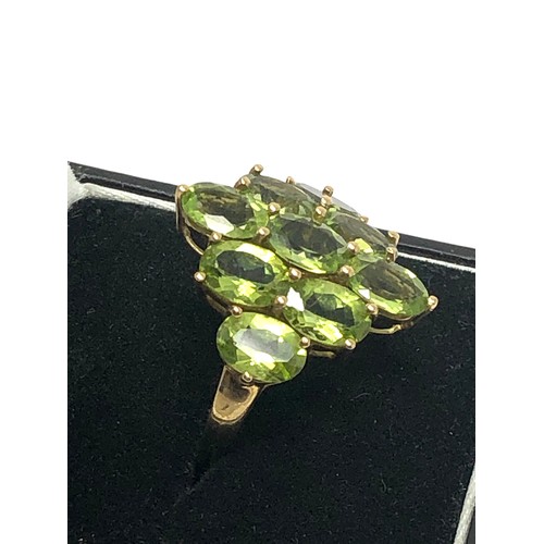 229 - 9ct gold peridot cluster cocktail ring (4g)