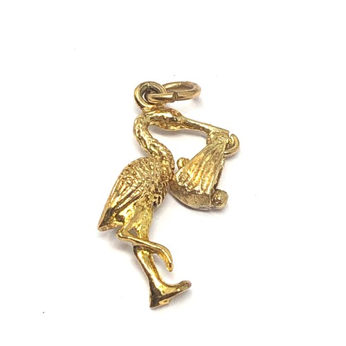 222 - 9ct gold vintage articulated stork & baby charm (1.8g)