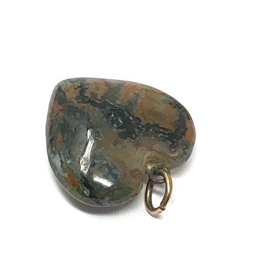 231 - 9ct gold moss agate heart pendant (3.7g)