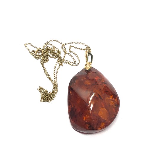 226 - 9ct gold vintage amber statement pendant necklace (10.5g)