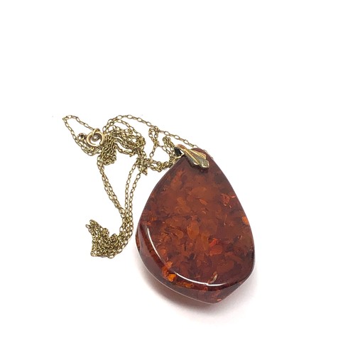 226 - 9ct gold vintage amber statement pendant necklace (10.5g)