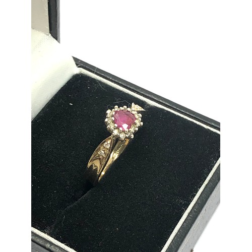 283 - 9ct gold ruby heart & diamond cluster ring (2.7g)