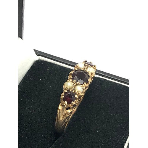 309 - 9ct gold vintage garnet & pearl gypsy setting ring (3.6g)