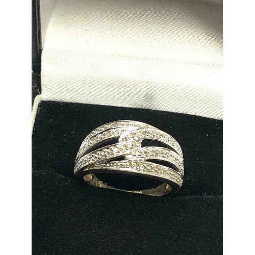 316 - 9ct gold diamond set stylised knot ring (3.7g)