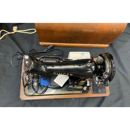 971 - Vintage cased electric singer sewing machine with key