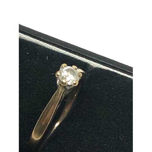 259 - 9ct gold round brilliant cut diamond solitaire ring (2g)