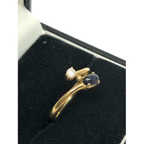 152 - 14ct gold sapphire set bypass ring (1.5g)