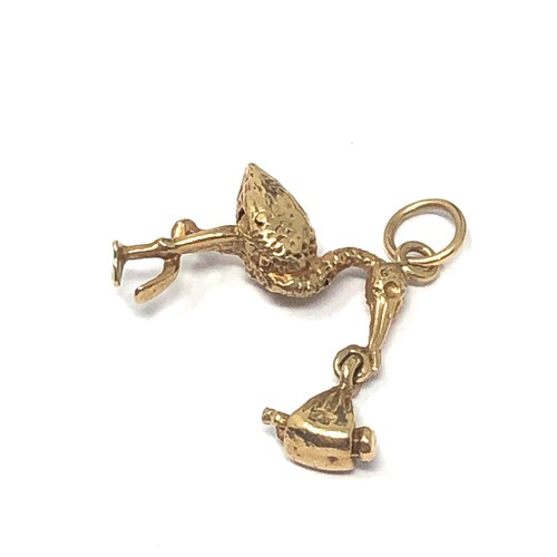 249 - 9ct gold articulated stork & baby charm (2.2g)