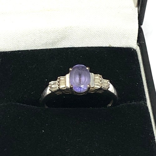 122 - 9ct gold tanzanite & diamond dress ring (2.8g)