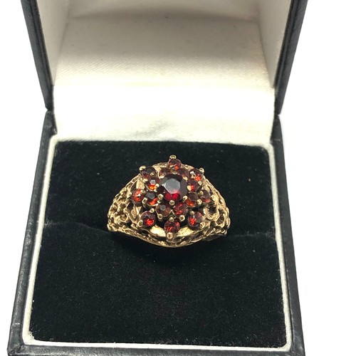 198 - 9ct gold modernist garnet cluster ring (4.6g)