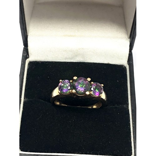 124 - 9ct gold mystic topaz trillogy ring (3.7g)